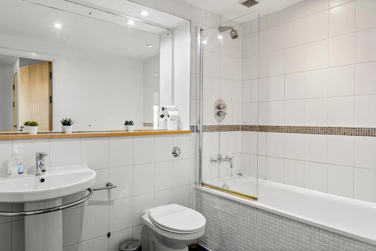Enchanting Bristol Abode -Sleeps 6 With Balcony! Ngoại thất bức ảnh
