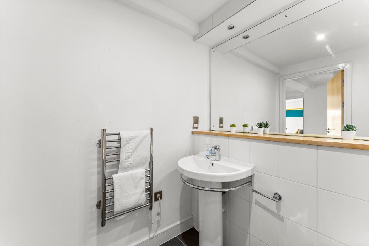Enchanting Bristol Abode -Sleeps 6 With Balcony! Ngoại thất bức ảnh